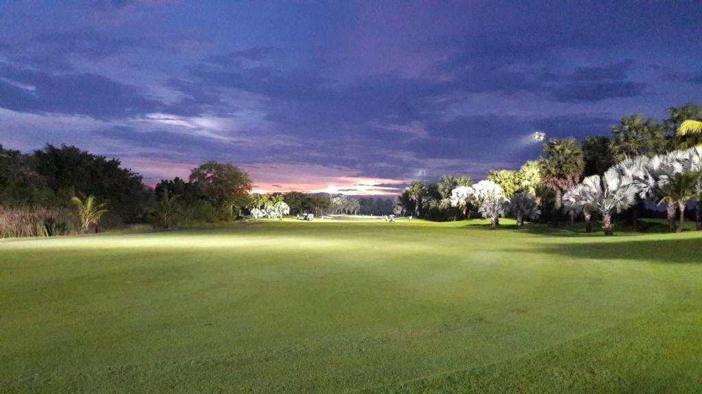 Suwan Golf & Country Club Hotel Накхон Патом Екстериор снимка