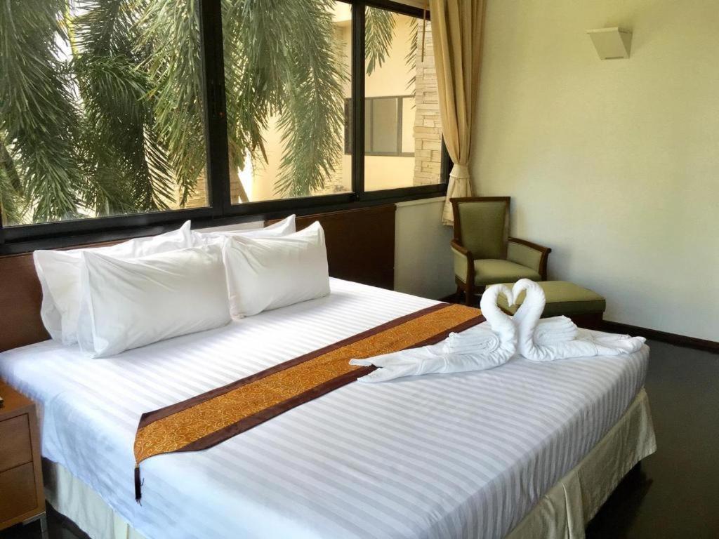 Suwan Golf & Country Club Hotel Накхон Патом Екстериор снимка
