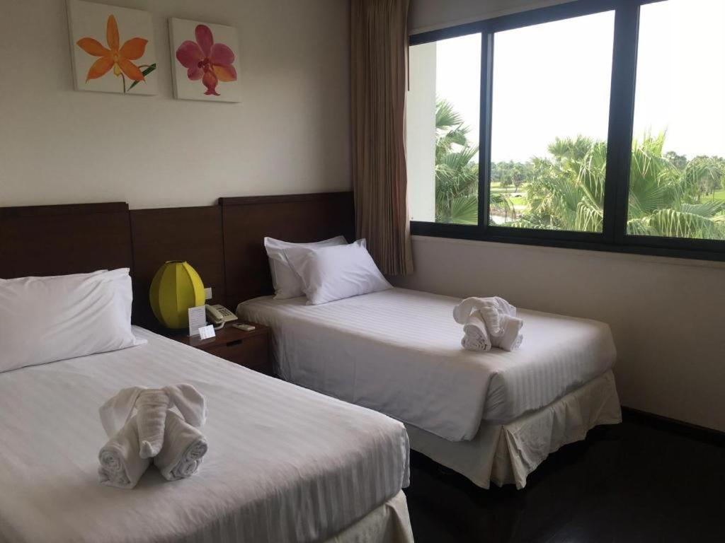 Suwan Golf & Country Club Hotel Накхон Патом Екстериор снимка