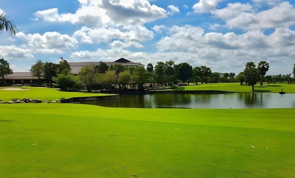 Suwan Golf & Country Club Hotel Накхон Патом Екстериор снимка