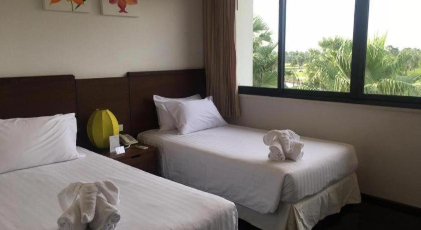 Suwan Golf & Country Club Hotel Накхон Патом Екстериор снимка