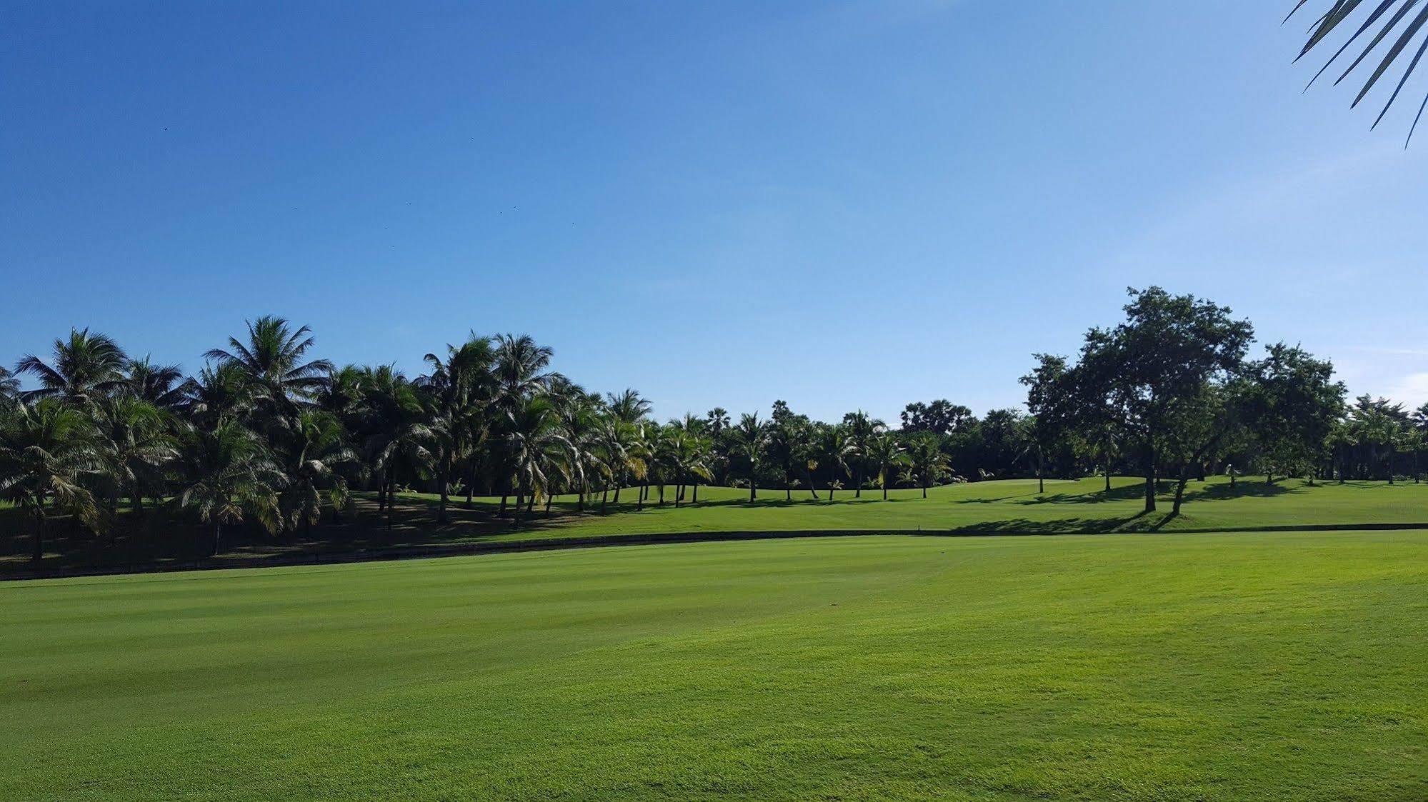 Suwan Golf & Country Club Hotel Накхон Патом Екстериор снимка