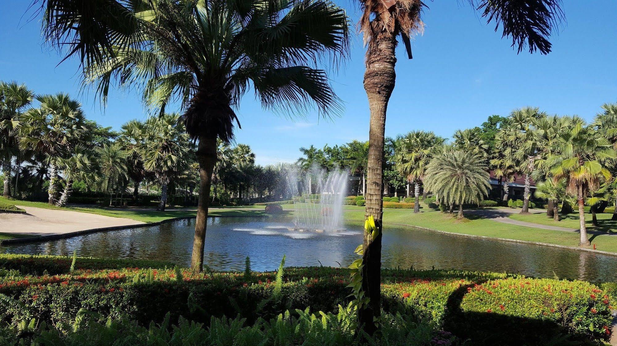 Suwan Golf & Country Club Hotel Накхон Патом Екстериор снимка