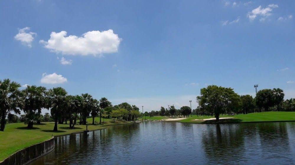 Suwan Golf & Country Club Hotel Накхон Патом Екстериор снимка