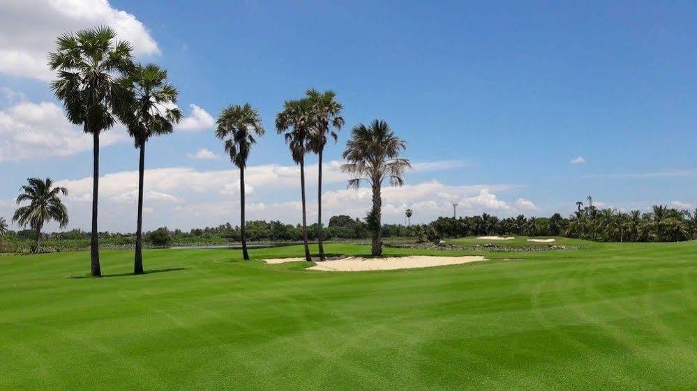 Suwan Golf & Country Club Hotel Накхон Патом Екстериор снимка
