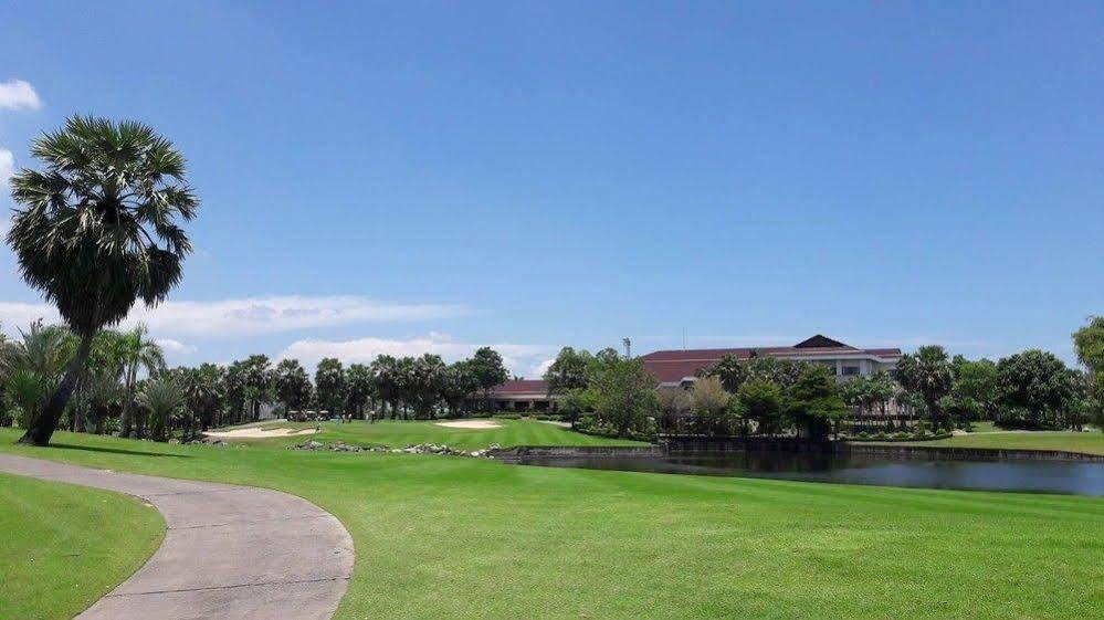 Suwan Golf & Country Club Hotel Накхон Патом Екстериор снимка