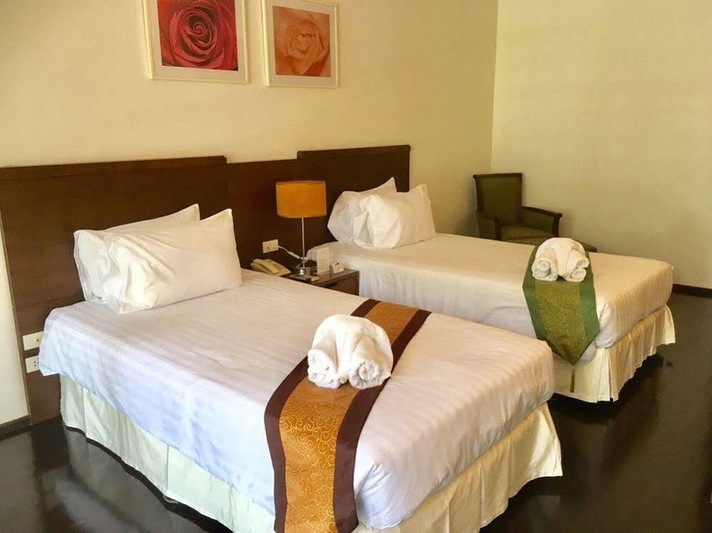 Suwan Golf & Country Club Hotel Накхон Патом Екстериор снимка