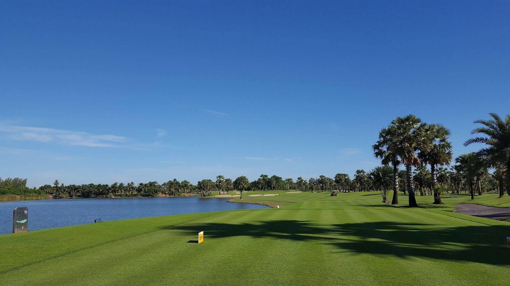 Suwan Golf & Country Club Hotel Накхон Патом Екстериор снимка