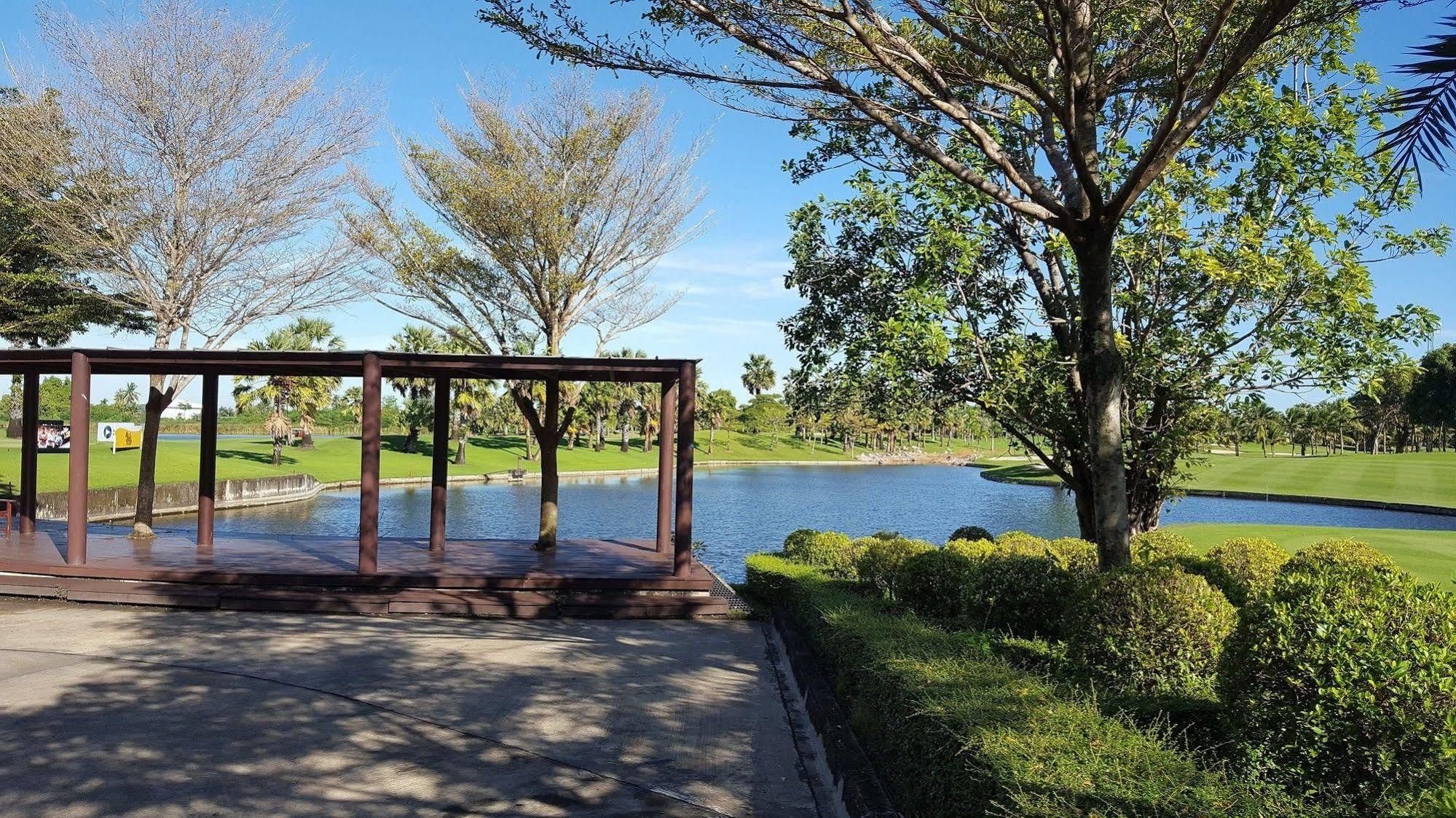 Suwan Golf & Country Club Hotel Накхон Патом Екстериор снимка